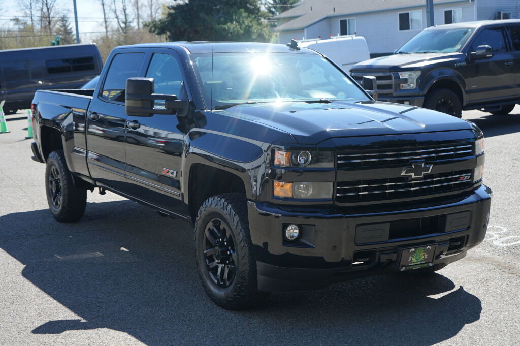 Used 2016 Chevrolet Silverado 2500 LT w/ Midnight Edition image 7