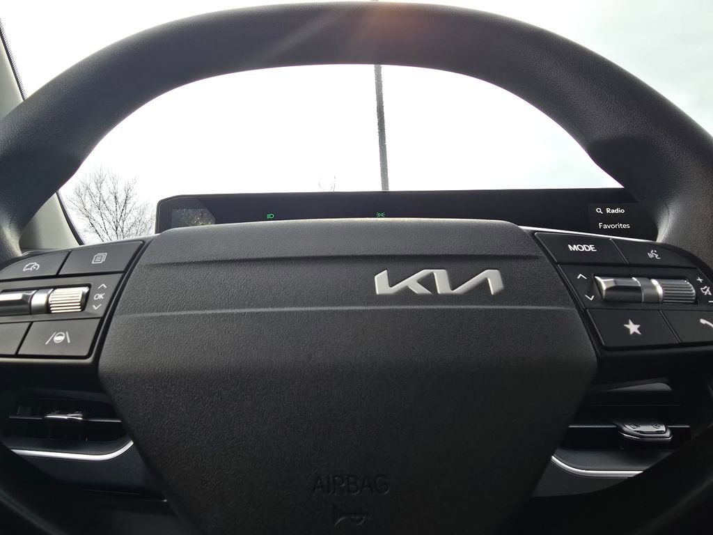 New 2025 Kia K4 LX image 25