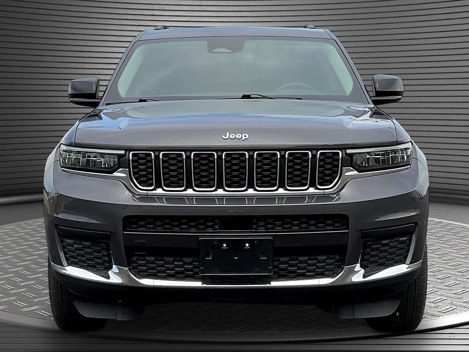 Used 2023 Jeep Grand Cherokee L Laredo AWD/4WD image 2