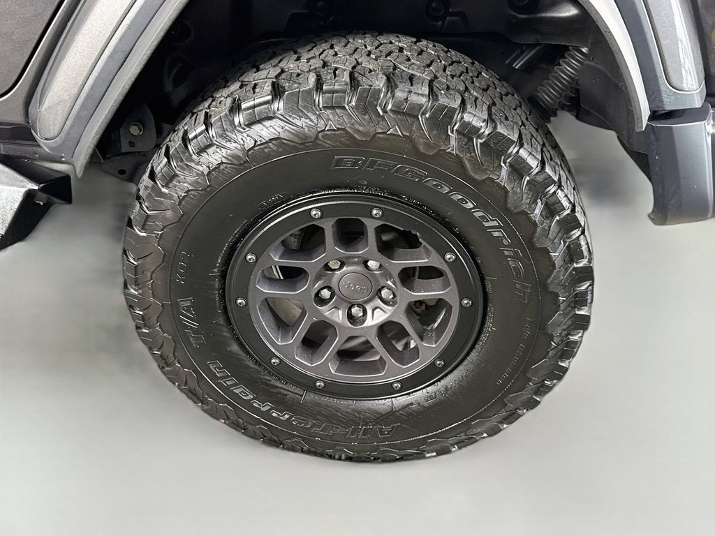 Used 2020 Jeep Wrangler Unlimited Sahara AWD/4WD image 32
