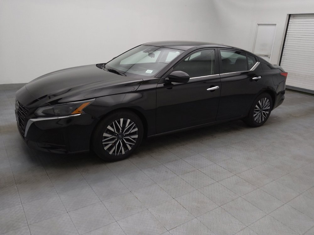 Used 2023 Nissan Altima 2.5 SV image 2
