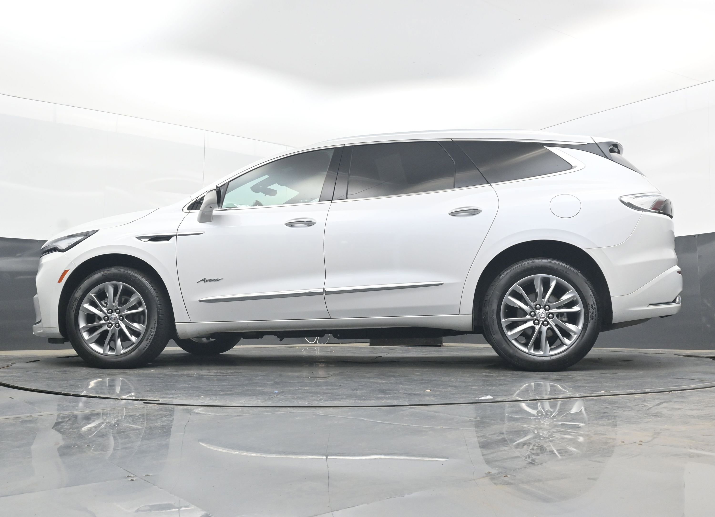 Used 2024 Buick Enclave Avenir FWD image 15