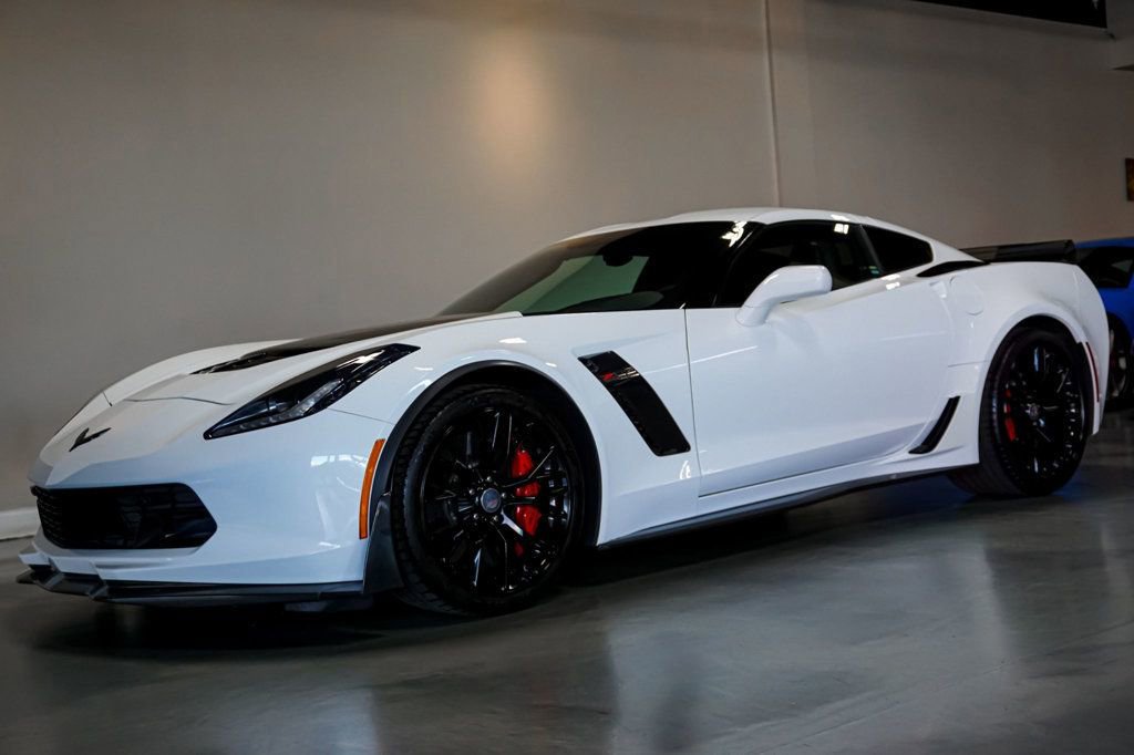 Used 2019 Chevrolet Corvette Z06 w/ Z07 Performance Package RWD image 3