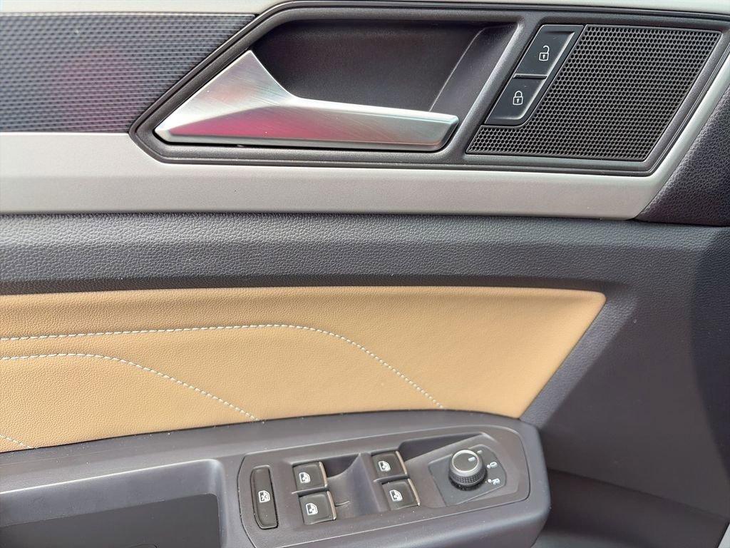 Used 2021 Volkswagen Atlas Cross Sport SE w/ Panoramic Sunroof Package FWD image 31