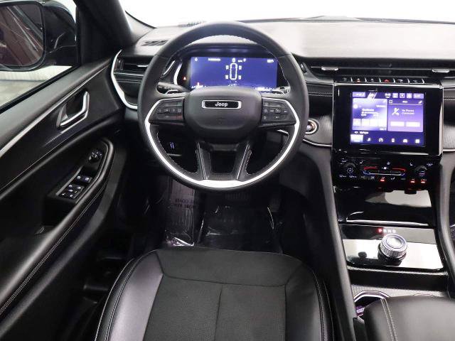 Used 2025 Jeep Grand Cherokee L Laredo AWD/4WD image 4