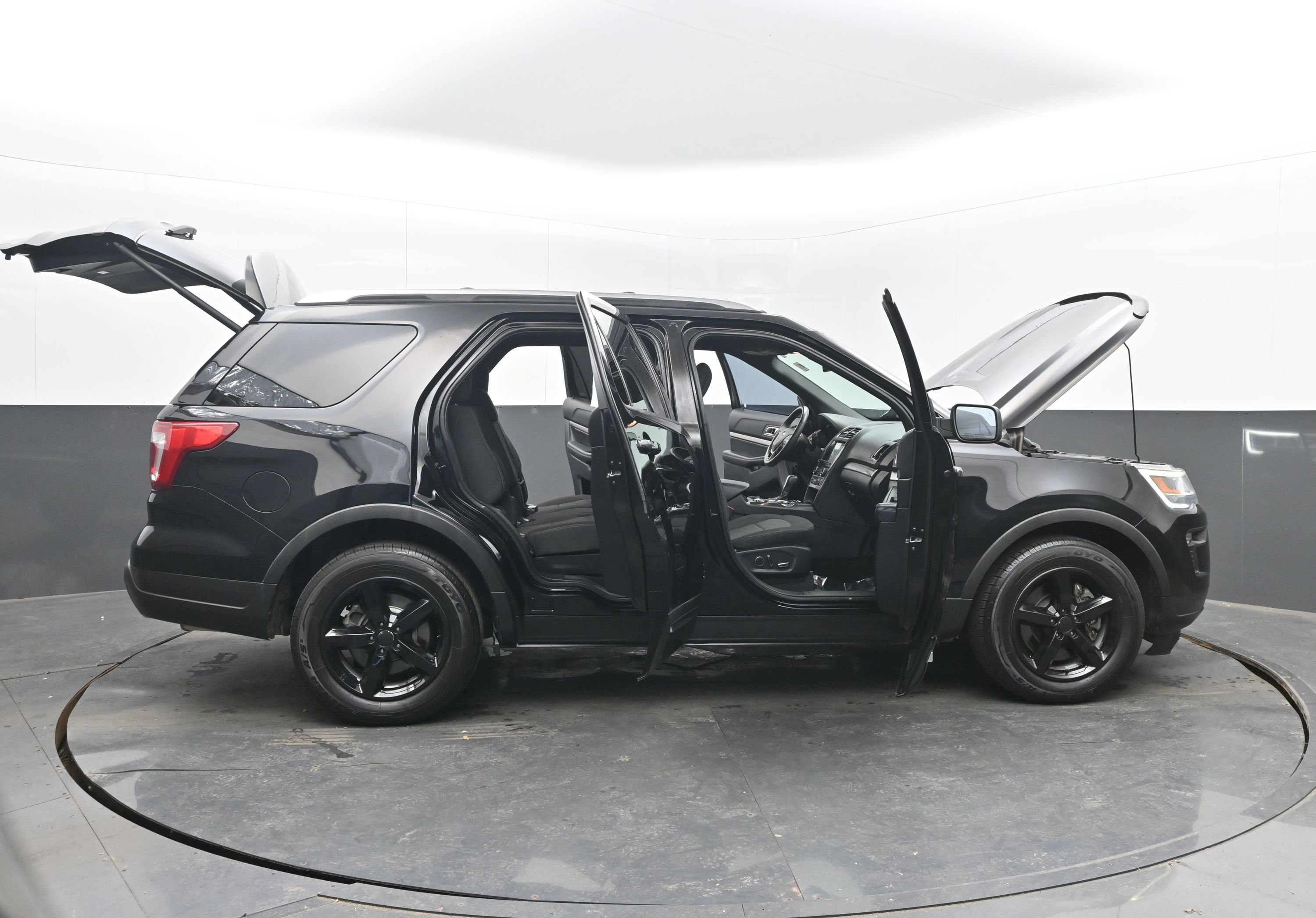 Used 2018 Ford Explorer XLT w/ Equipment Group 201A image 44