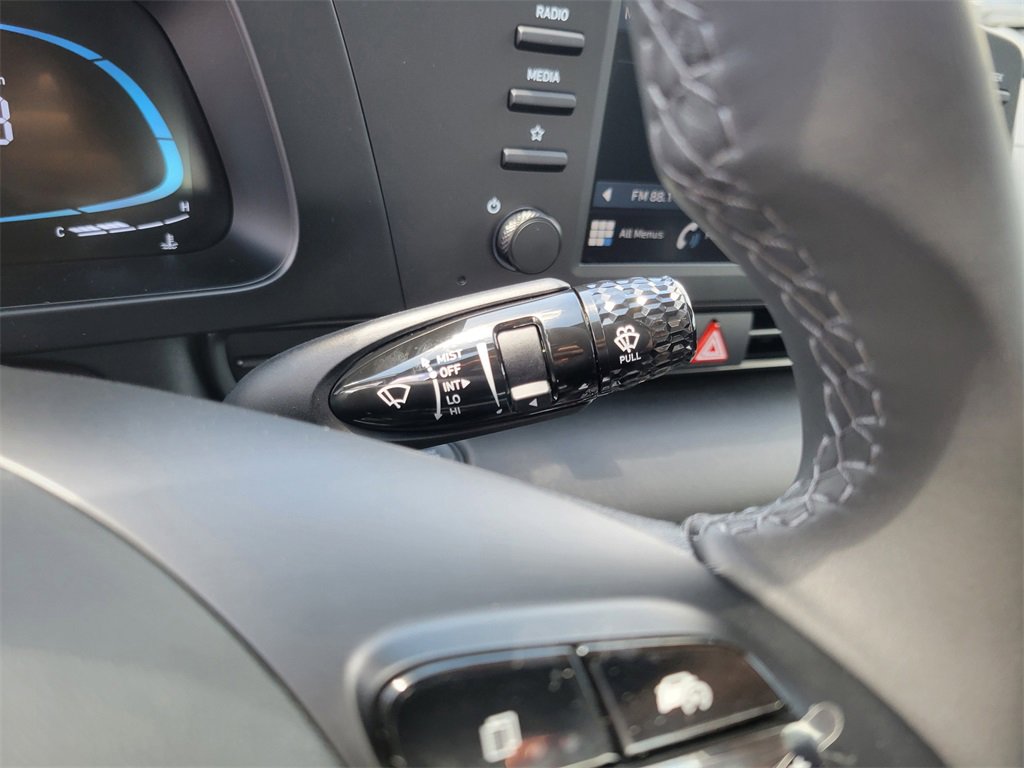 Used 2025 Hyundai Elantra Sport image 15