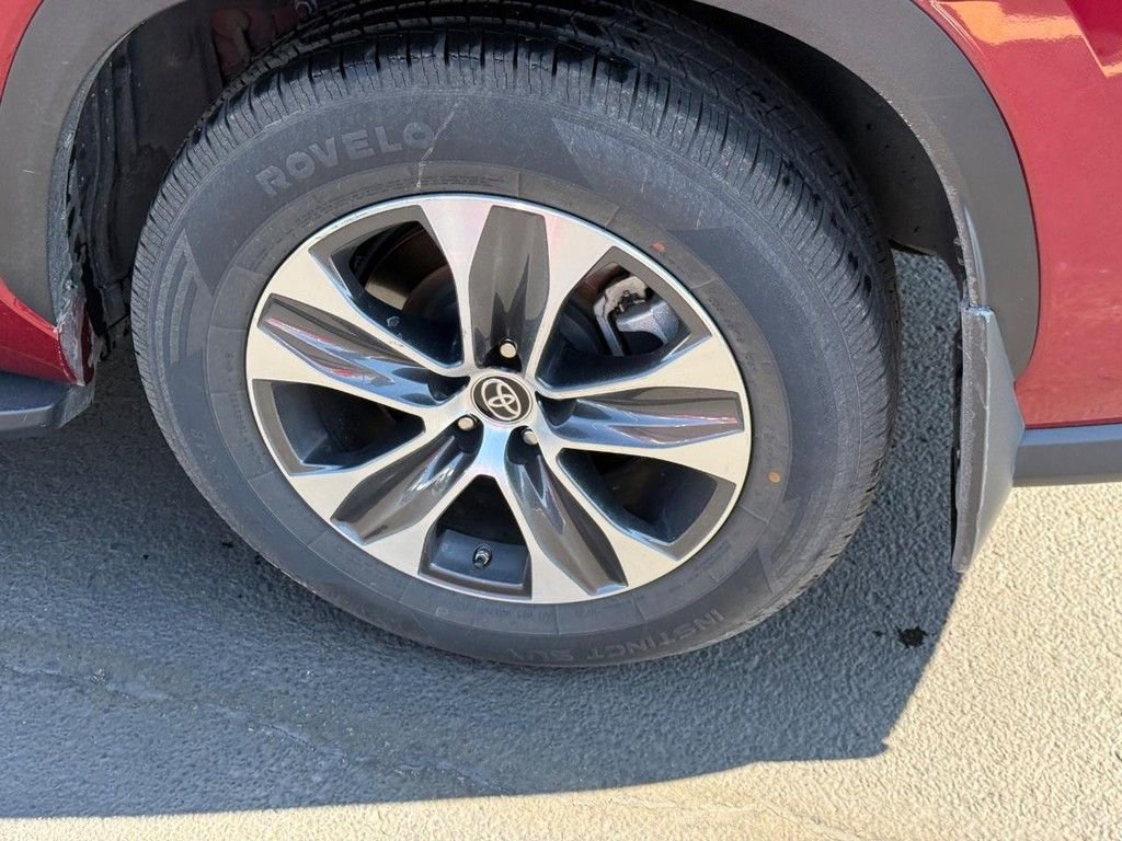Certified 2023 Toyota Highlander XLE image 7