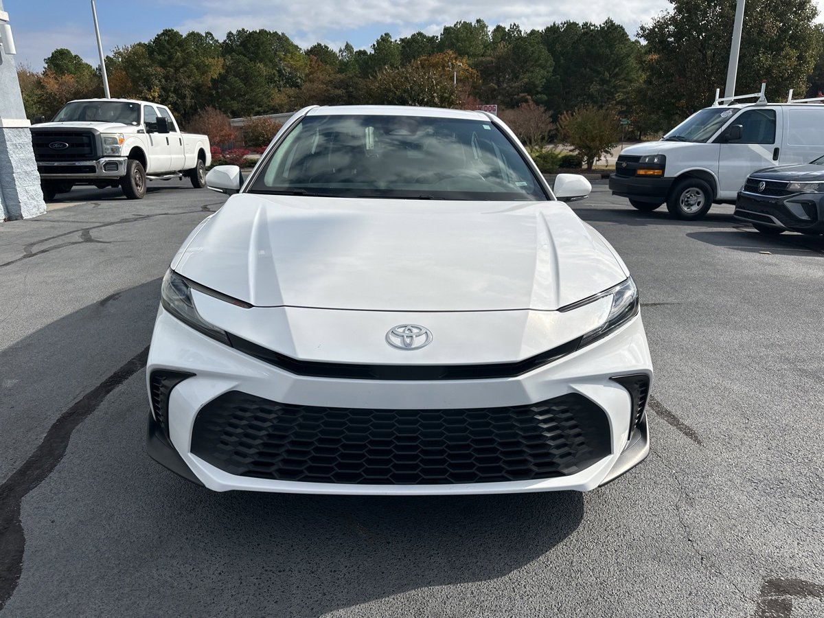 Used 2025 Toyota Camry SE image 2