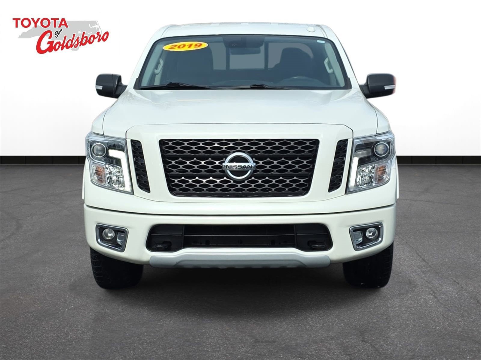 Used 2019 Nissan Titan PRO-4X image 2