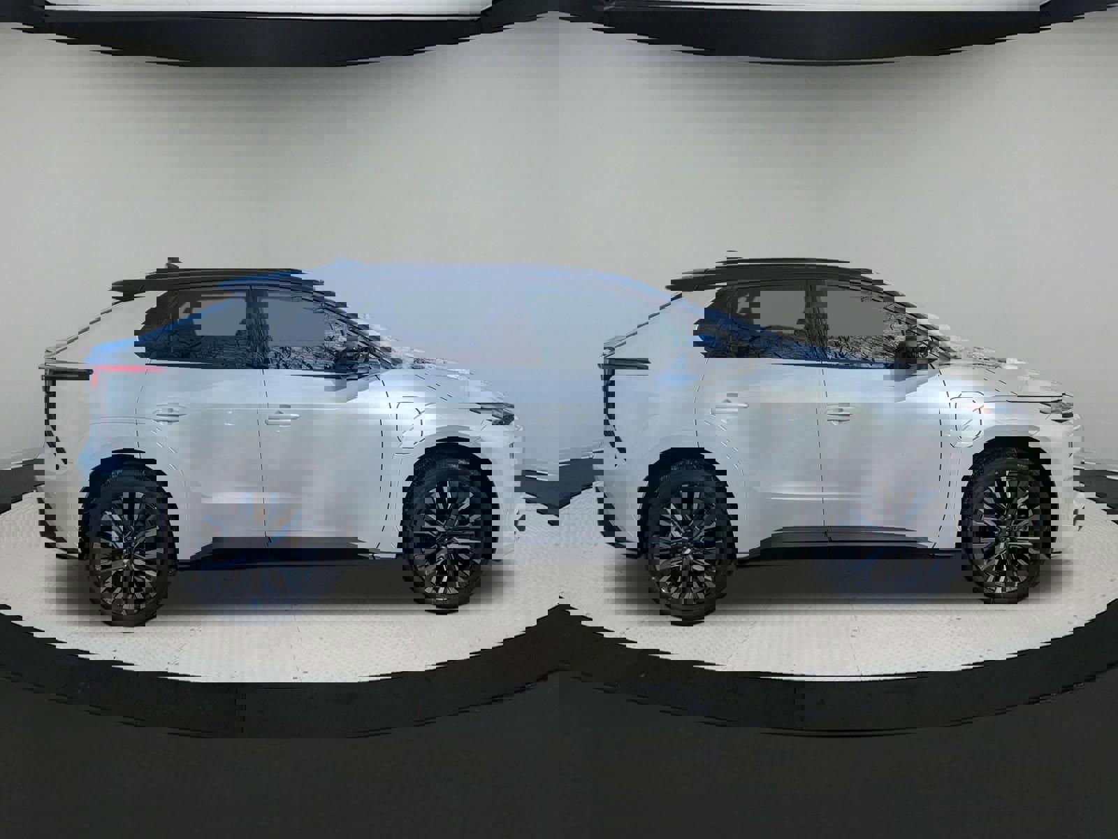 New 2026 Subaru Solterra image 2