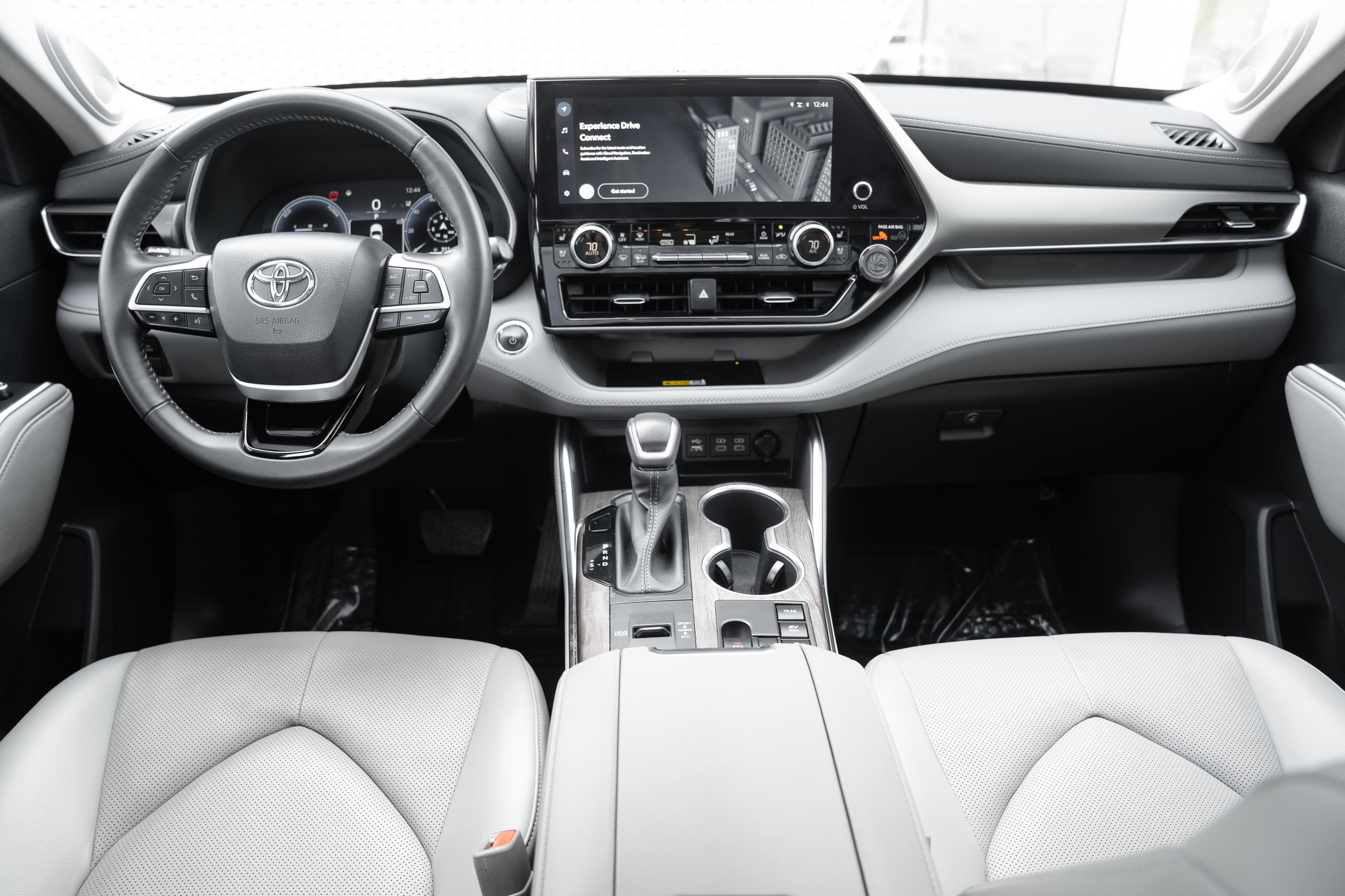 Used 2023 Toyota Highlander Limited image 8