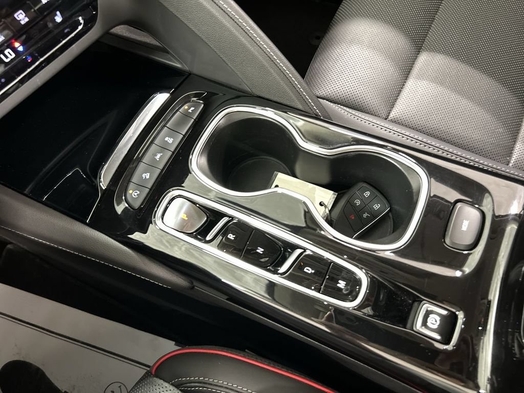 Certified 2022 Buick Envision Essence w/ Technology Package I AWD/4WD image 18