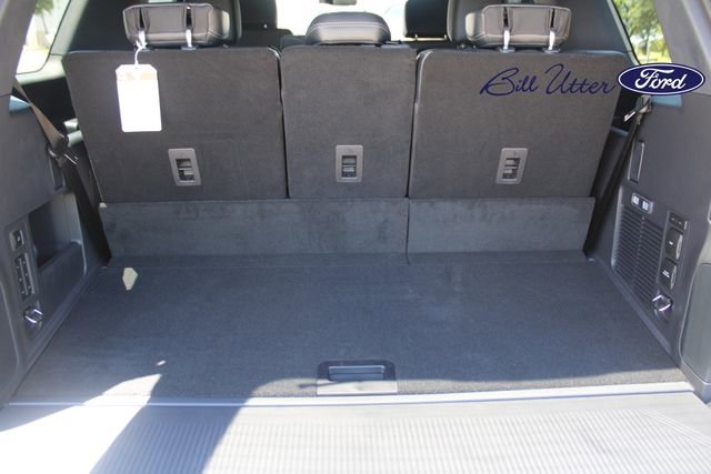 New 2025 Ford Expedition Platinum w/ Stealth Appearance Package image 6