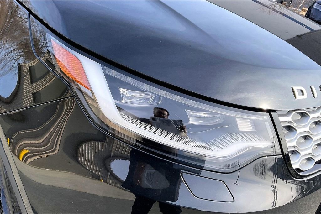 Certified 2025 Land Rover Discovery S image 32