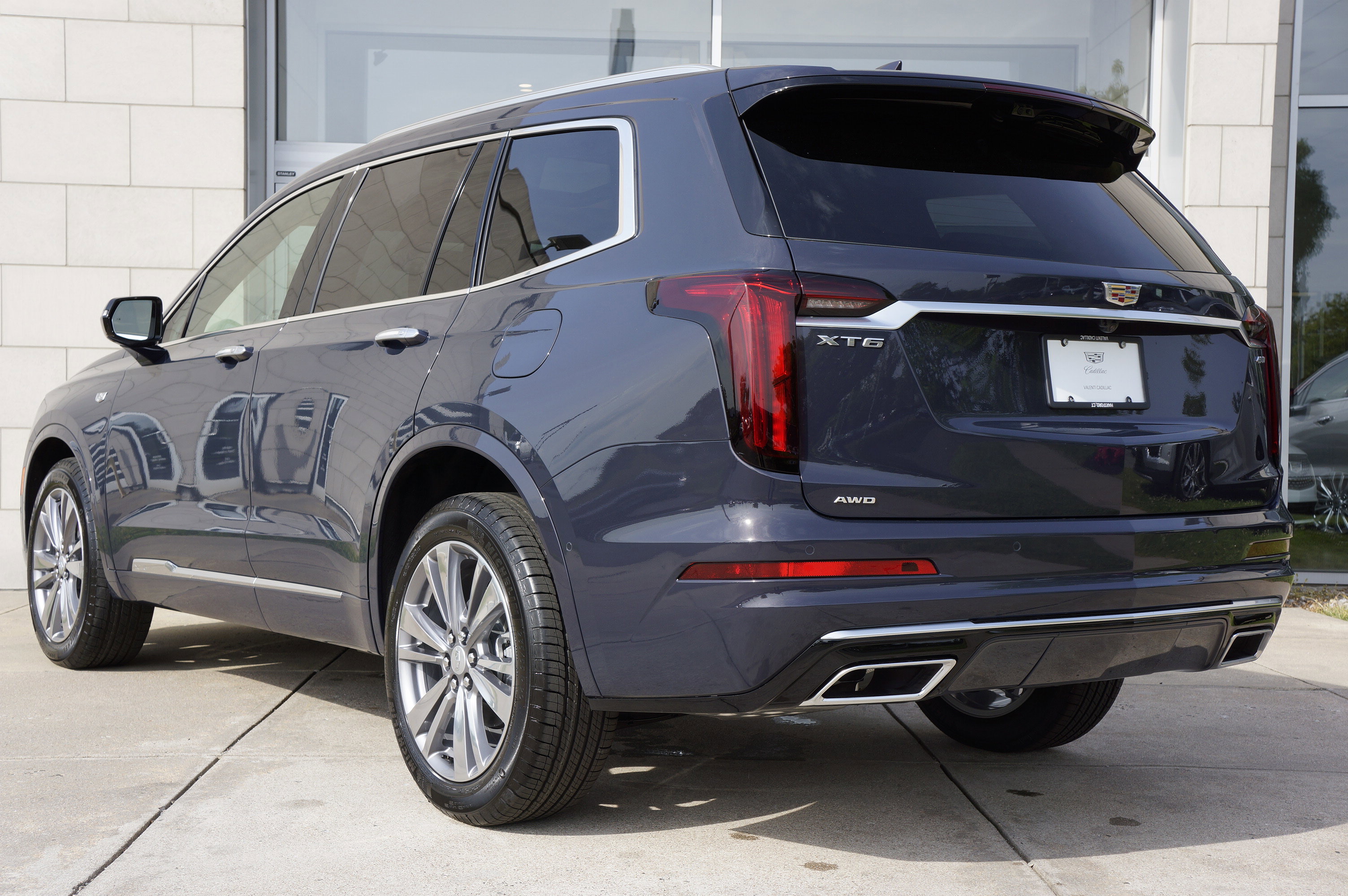 Used 2025 Cadillac XT6 Premium Luxury image 9