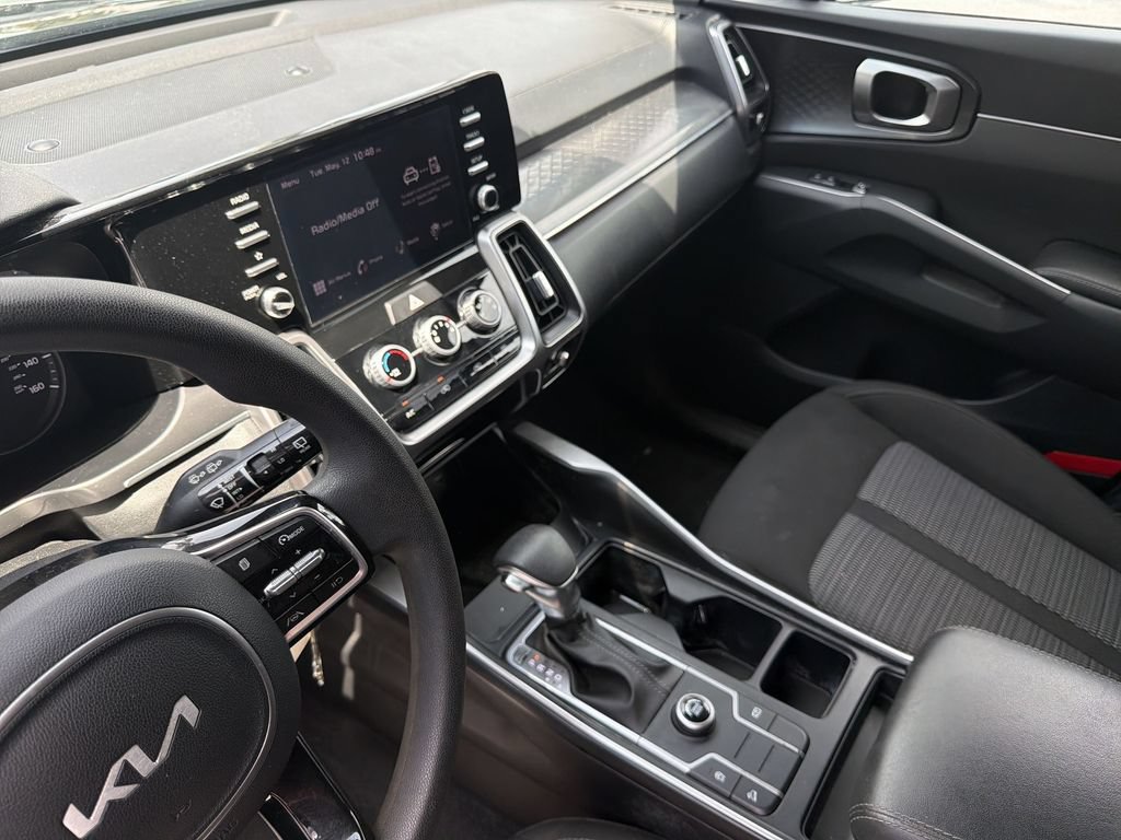 Used 2023 Kia Sorento LX FWD image 26