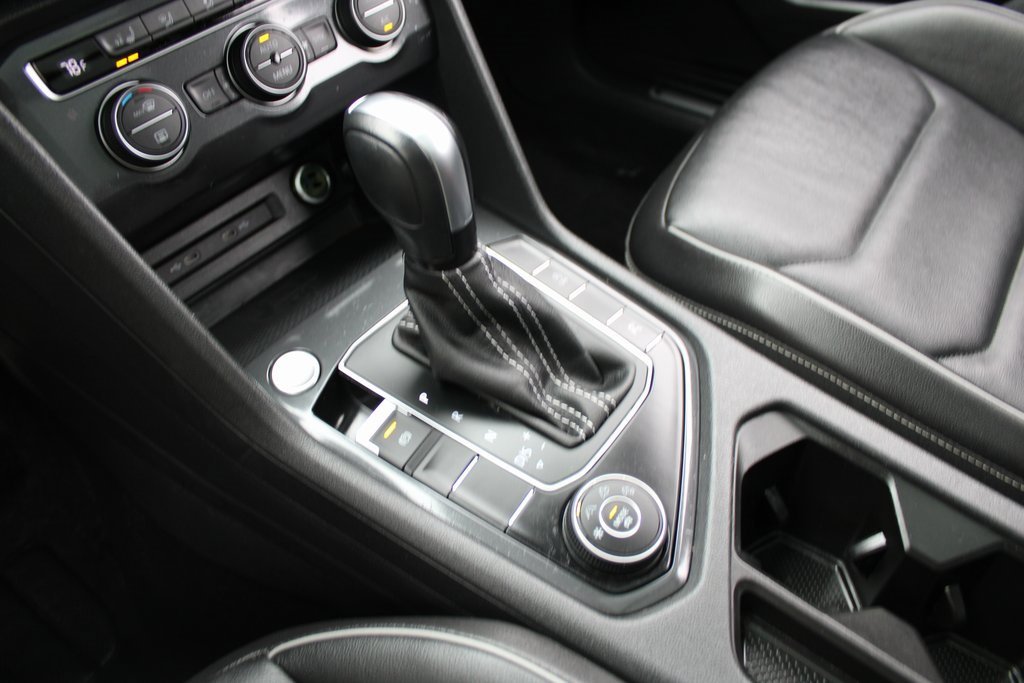Certified 2021 Volkswagen Tiguan SEL Premium R-Line image 20