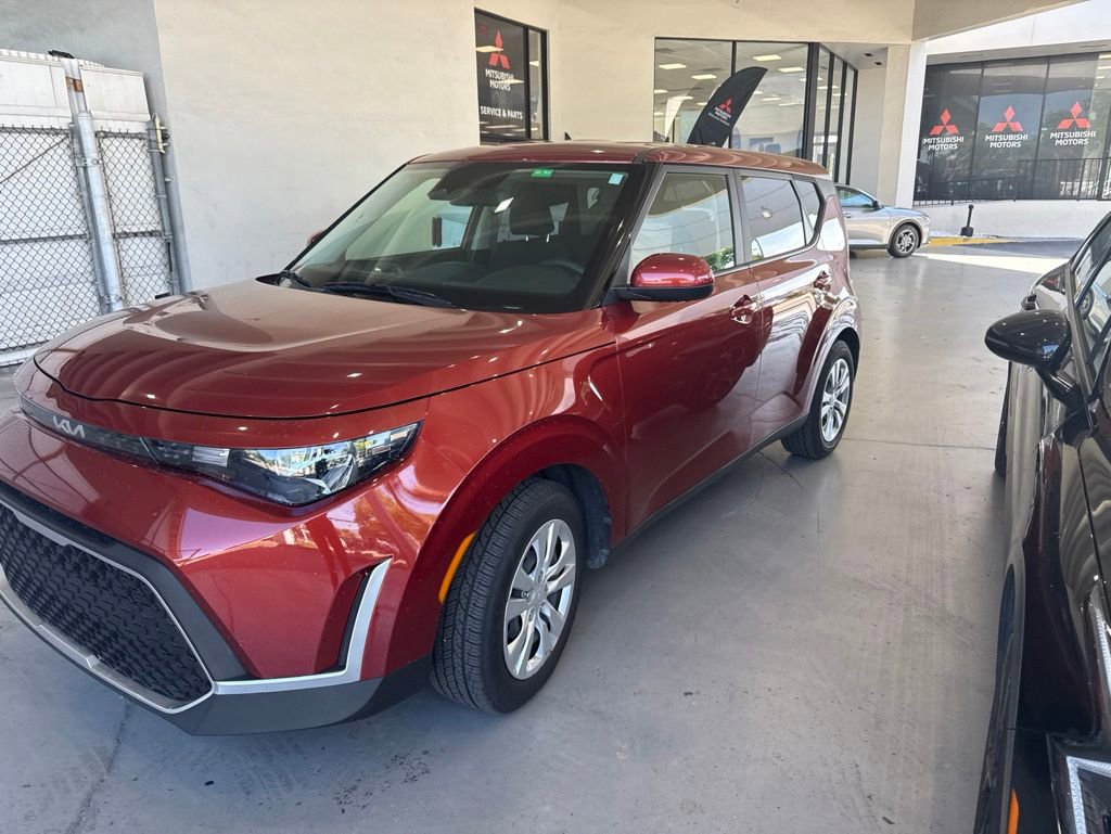 Certified 2023 Kia Soul LX FWD image 1