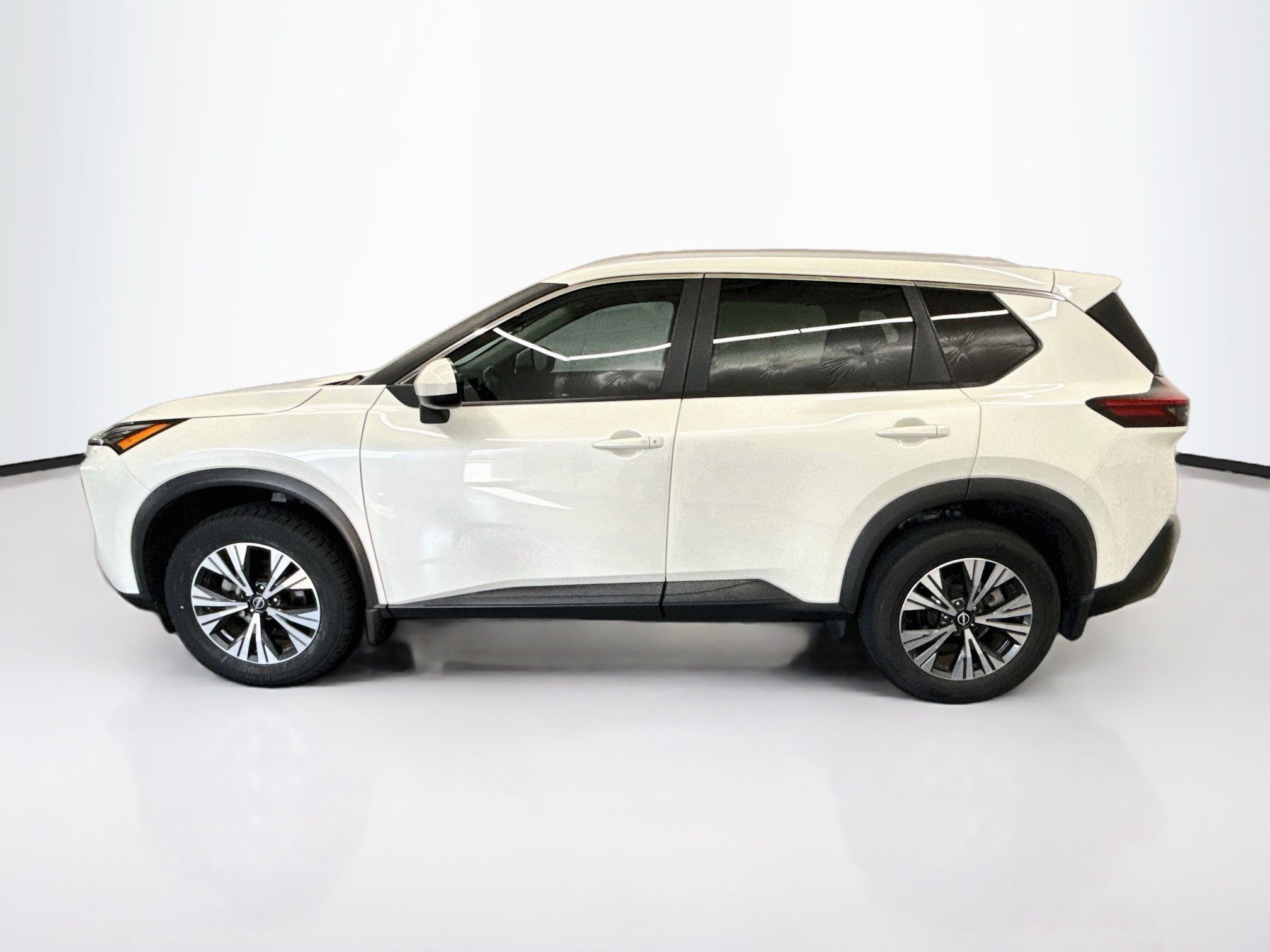 Used 2023 Nissan Rogue SV w/ SV Premium B Package FWD image 4