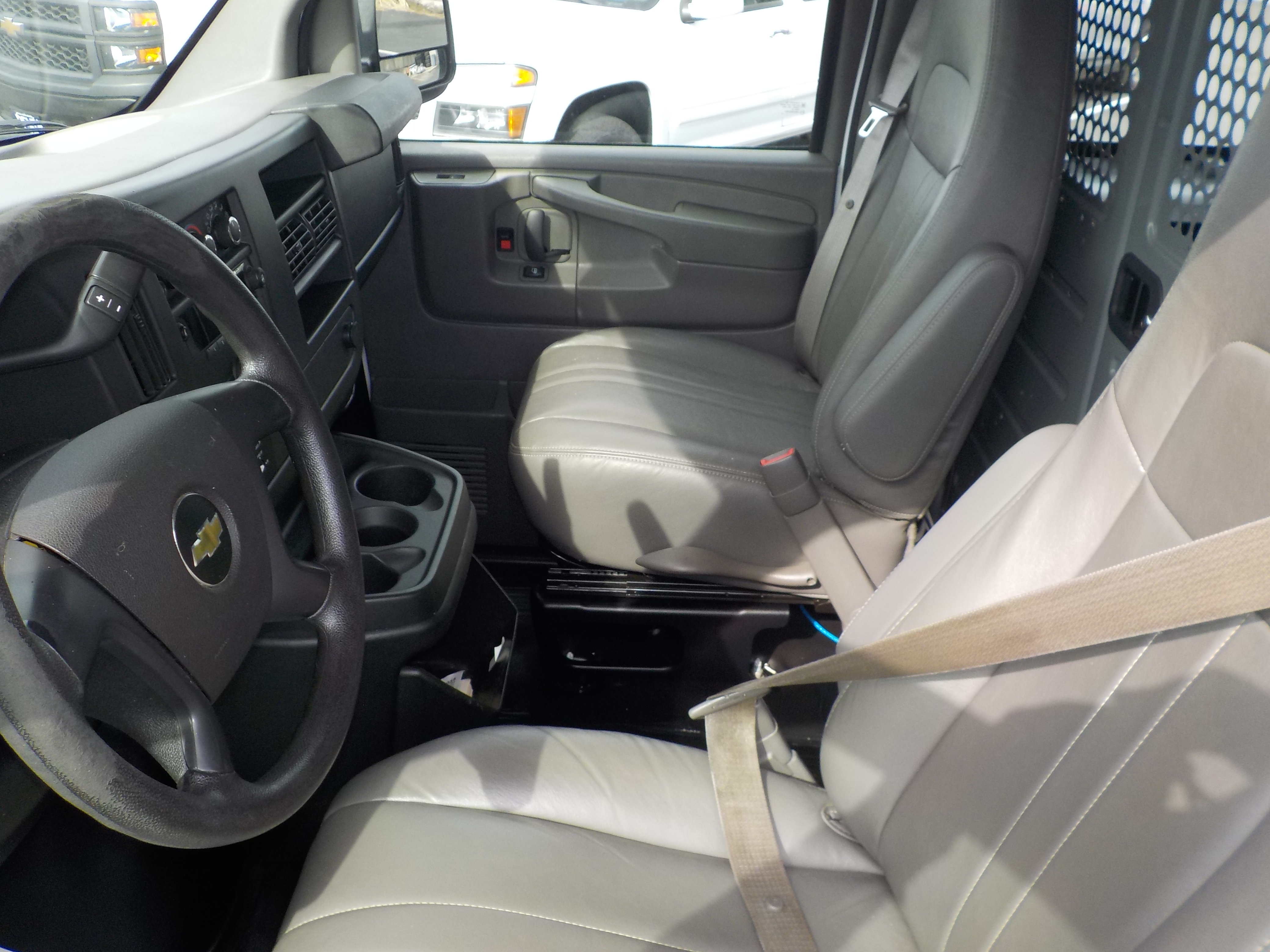 Used 2014 Chevrolet Express 2500 w/ Express Access Plus Package RWD image 23
