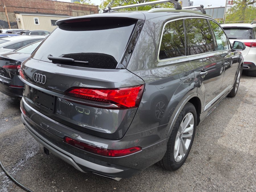 Used 2025 Audi Q7 3.0T Prestige w/ Prestige Package AWD/4WD image 4