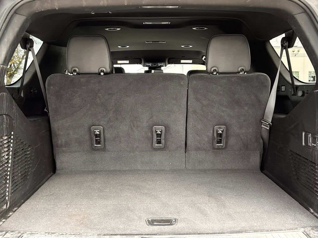 Used 2024 Chevrolet Suburban Premier image 31