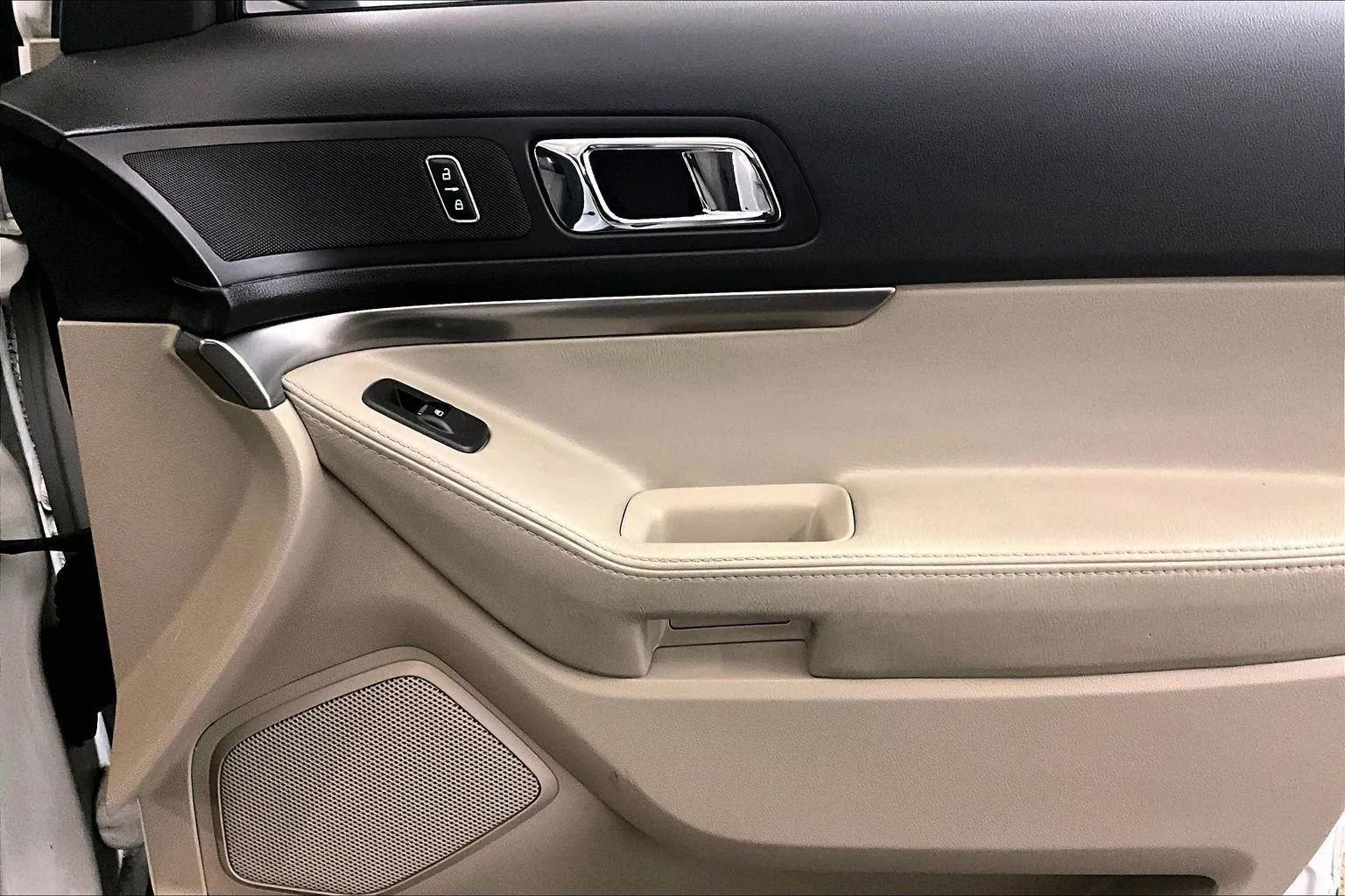 Used 2013 Ford Explorer 4WD w/ Class III Trailer Tow Pkg image 23