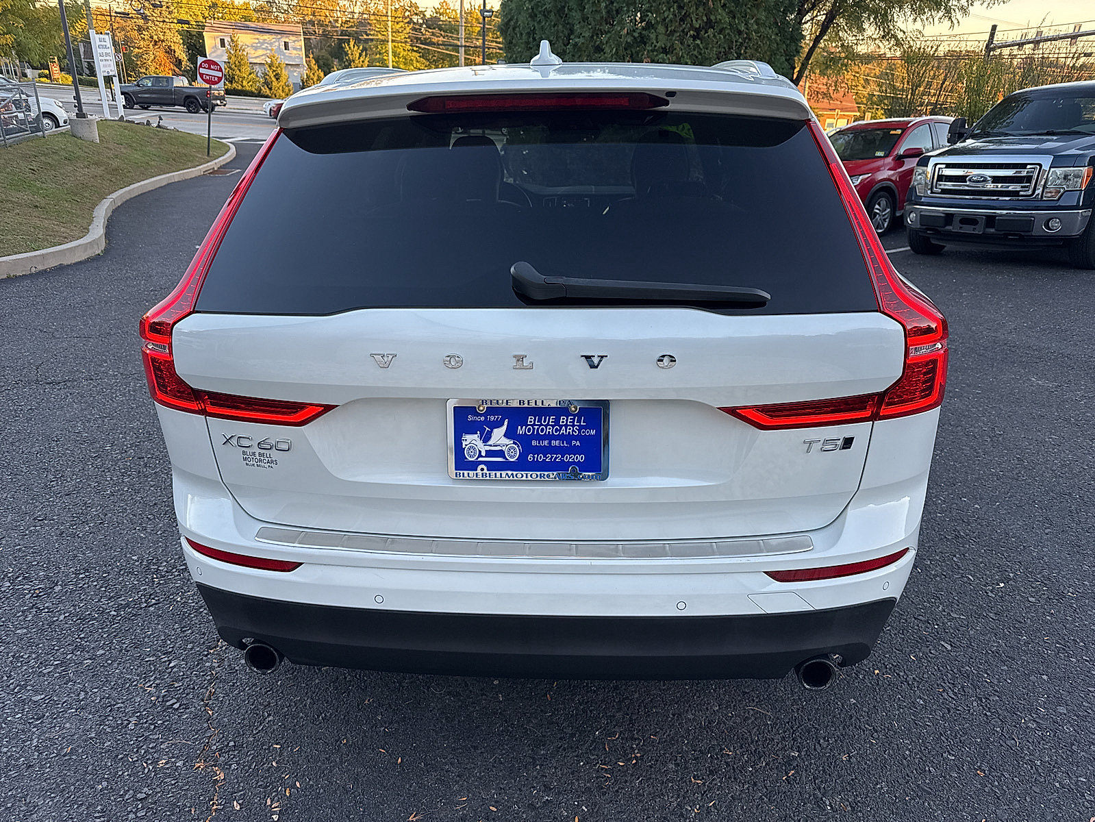 Used 2019 Volvo XC60 T5 Momentum w/ Multimedia Package AWD/4WD image 9