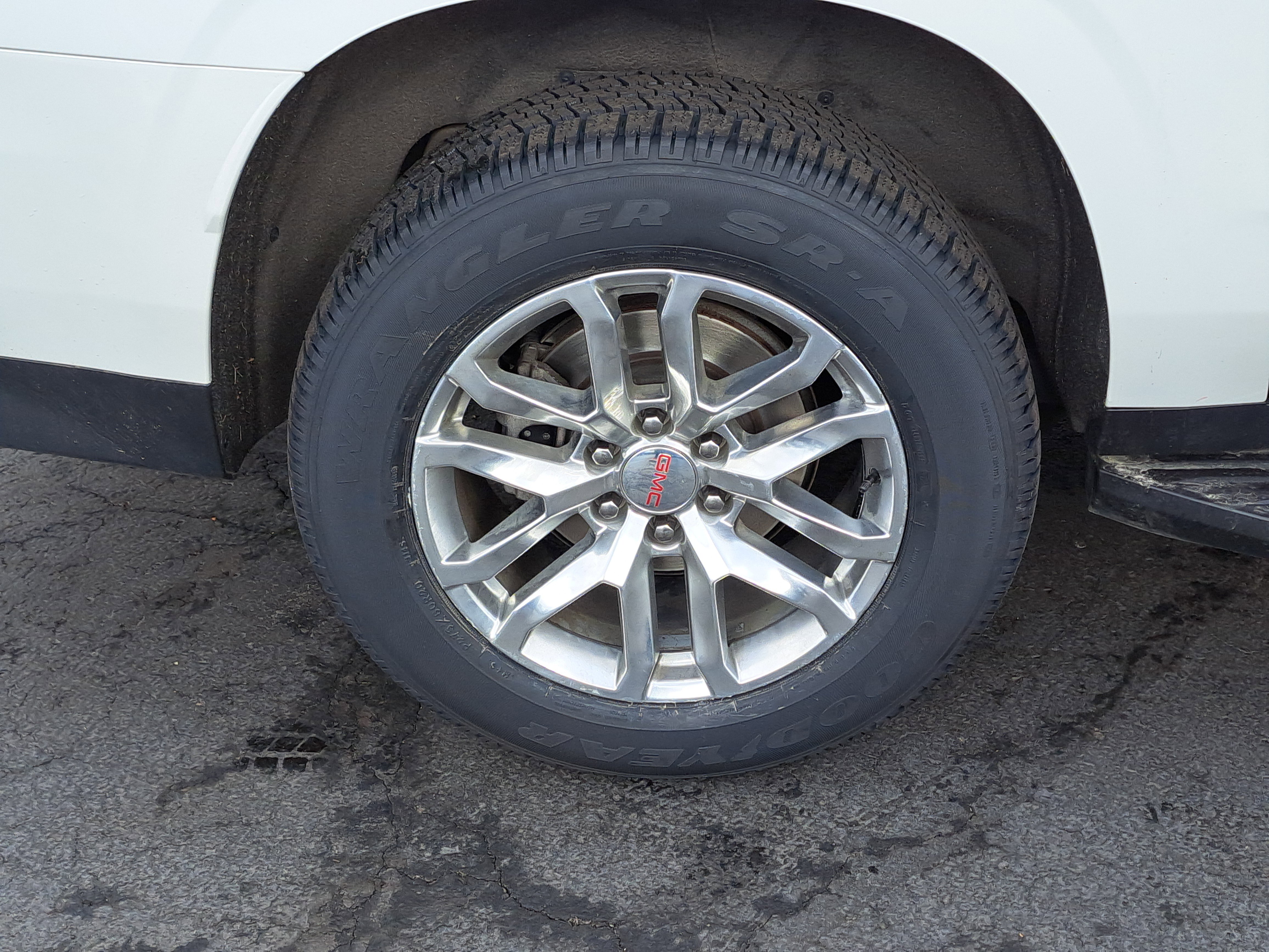 Used 2022 GMC Yukon XL SLT w/ SLT Luxury Package image 5