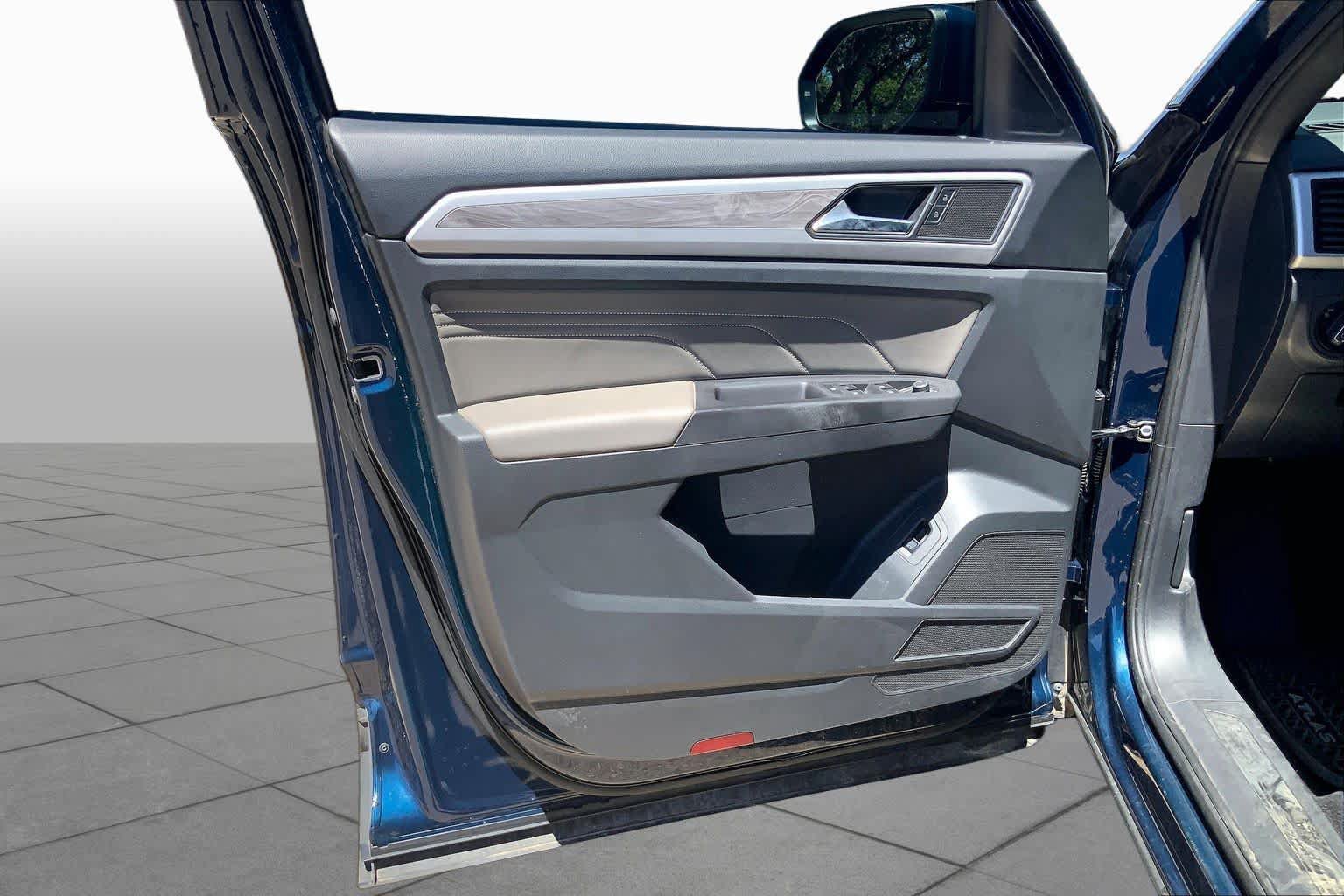 Used 2023 Volkswagen Atlas Cross Sport SE w/ Panoramic Sunroof Package FWD image 22