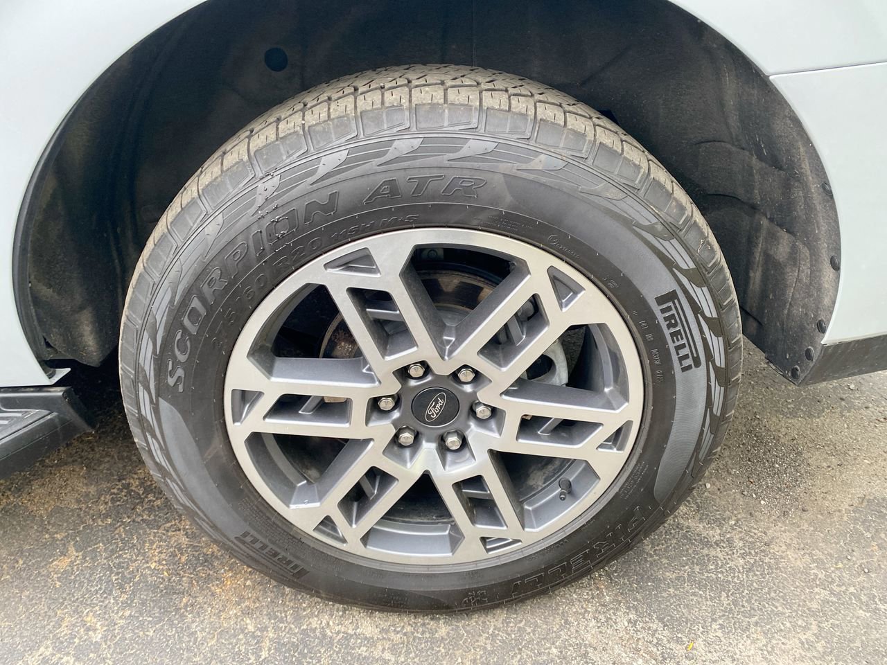Used 2025 Ford Expedition Active AWD/4WD image 2