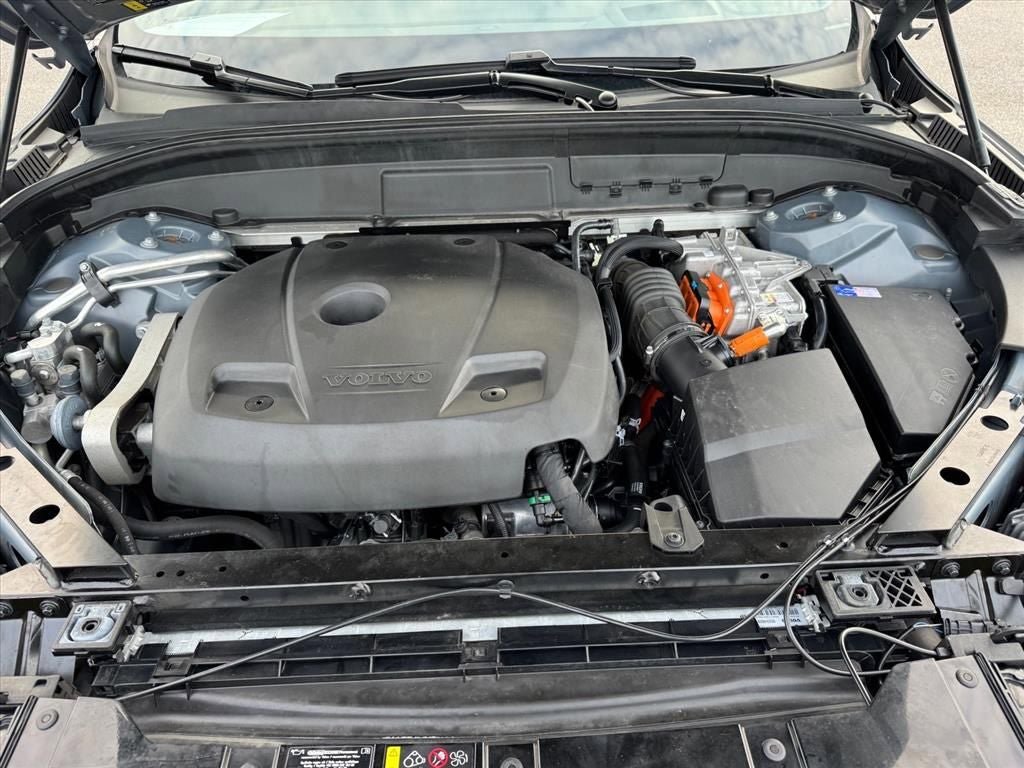 Used 2022 Volvo XC60 T8 R-Design w/ Advanced Package image 12