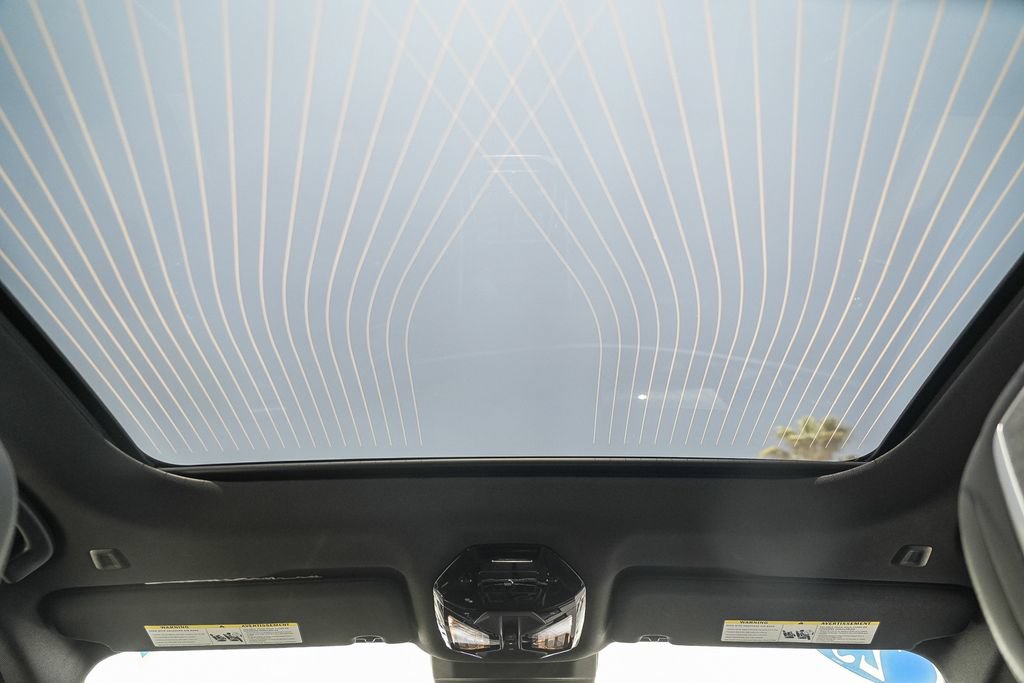 Used 2023 BMW i7 xDrive60 AWD/4WD image 16