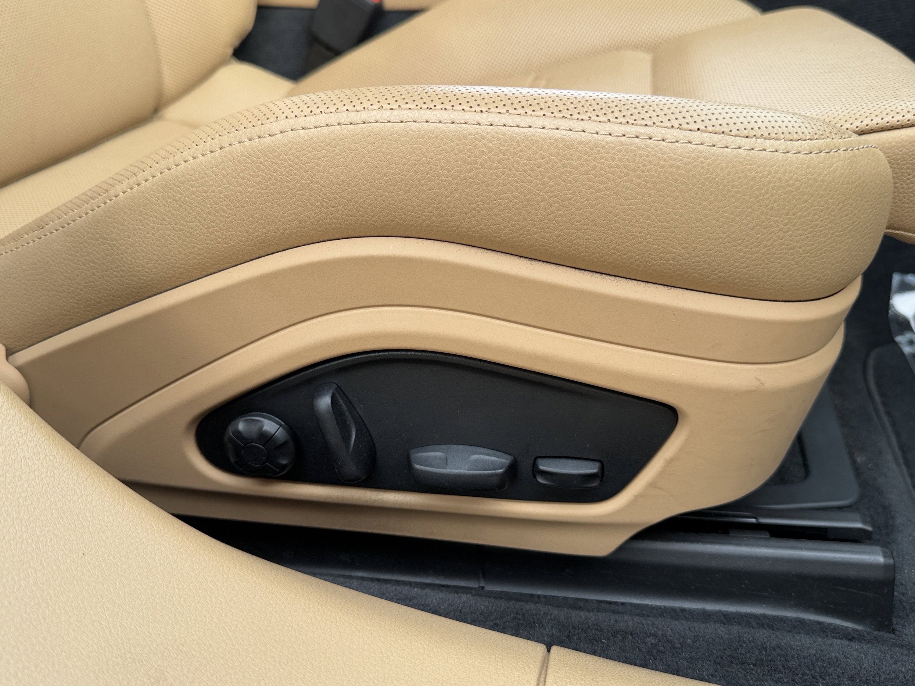 Used 2023 Porsche Panamera 4 Platinum Edition image 73