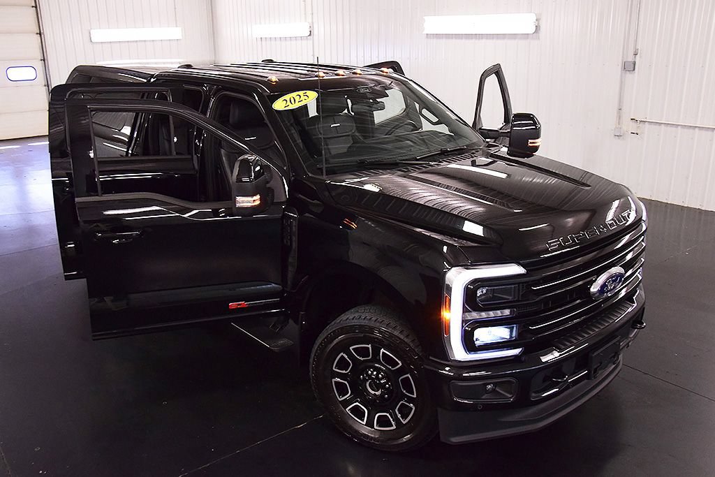 Used 2025 Ford F350 Platinum w/ FX4 Off-Road Package AWD/4WD image 31
