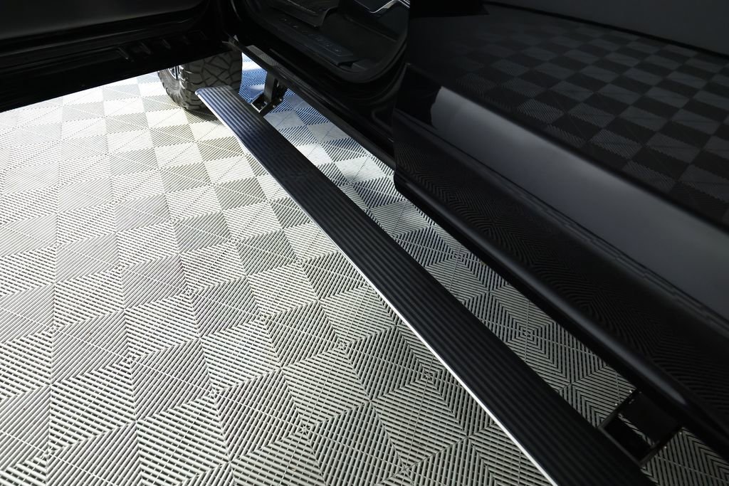 Used 2025 Ford F250 Platinum w/ FX4 Off-Road Package image 17