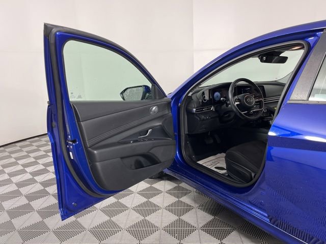Used 2023 Hyundai Elantra SEL w/ Convenience Package image 17