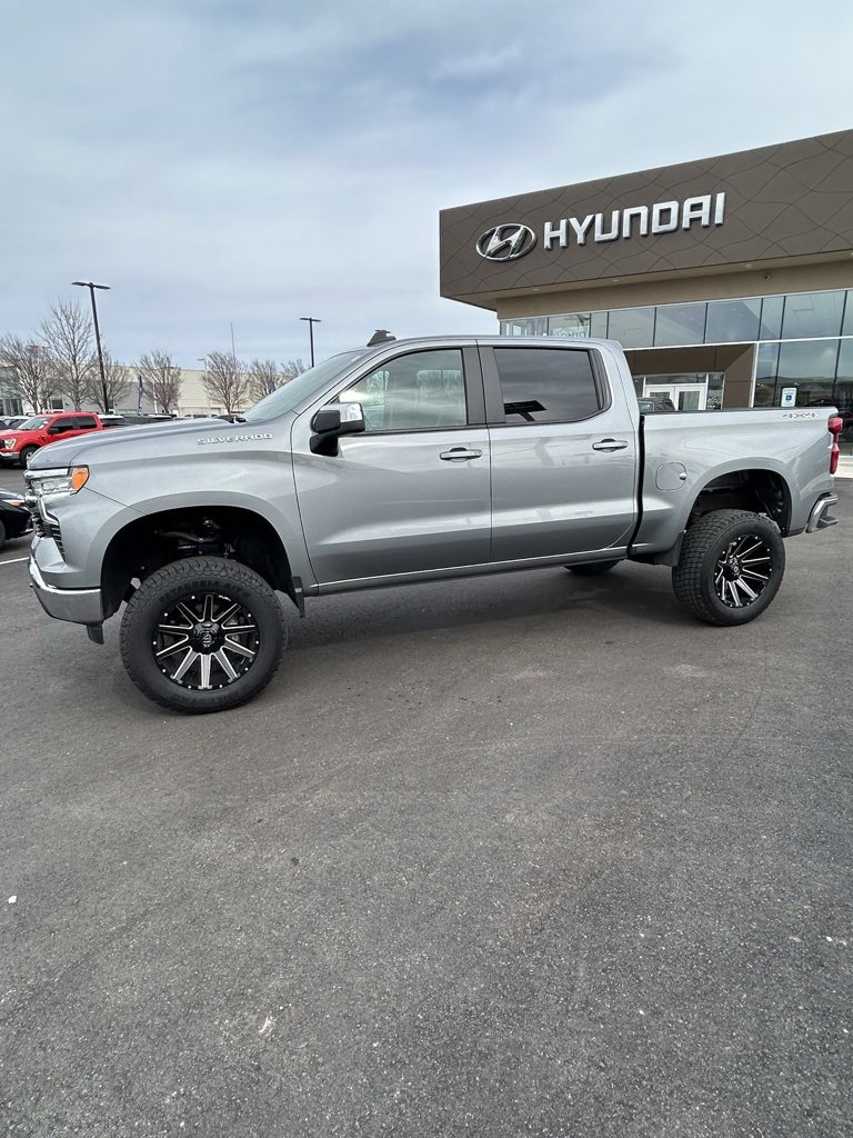 Used 2025 Chevrolet Silverado 1500 LT image 4