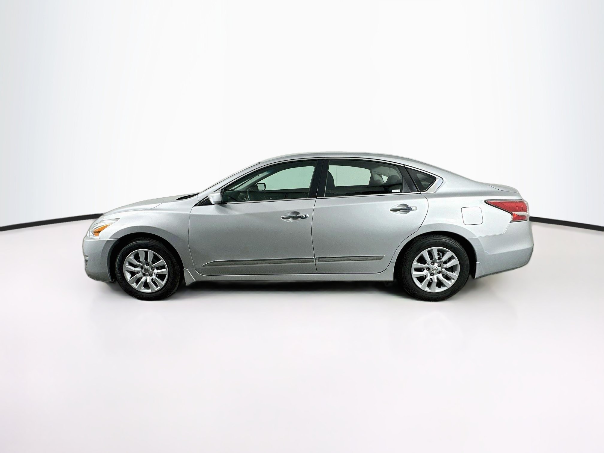 Used 2015 Nissan Altima 2.5 S w/ Power Driver Seat Package FWD image 4