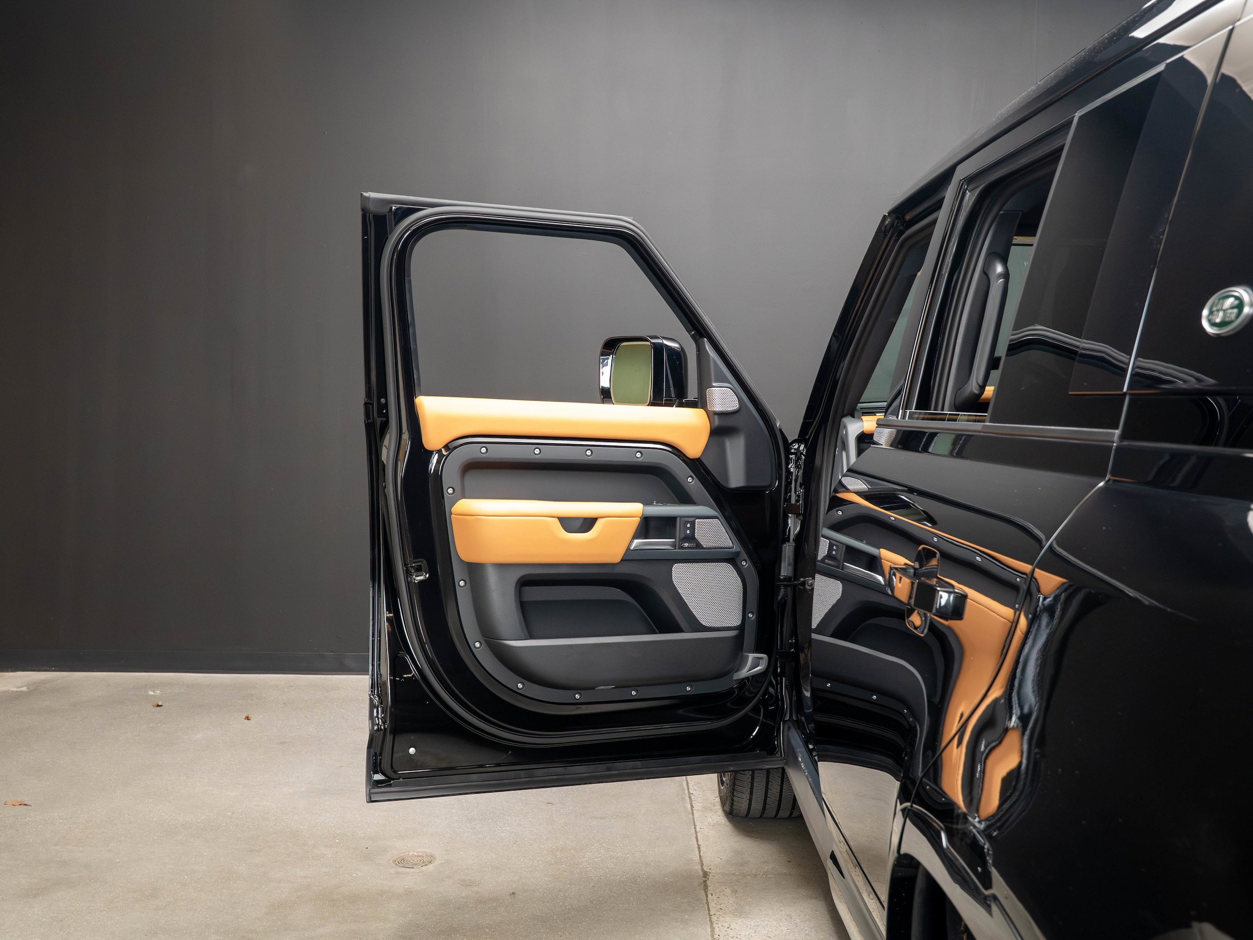 Used 2024 Land Rover Defender 130 X AWD/4WD image 28