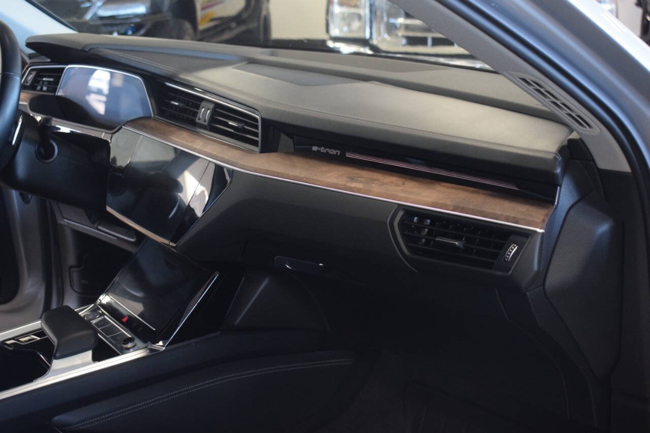 Used 2019 Audi e-tron Prestige w/ Prestige Package AWD/4WD image 47
