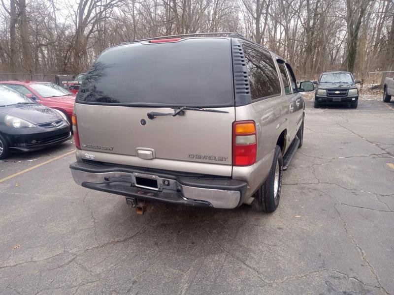 Used 2002 Chevrolet Suburban LT image 2