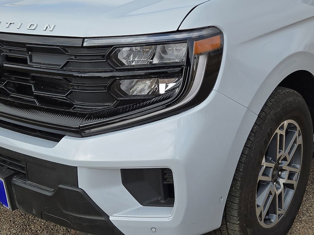 Used 2025 Ford Expedition Max Active image 9