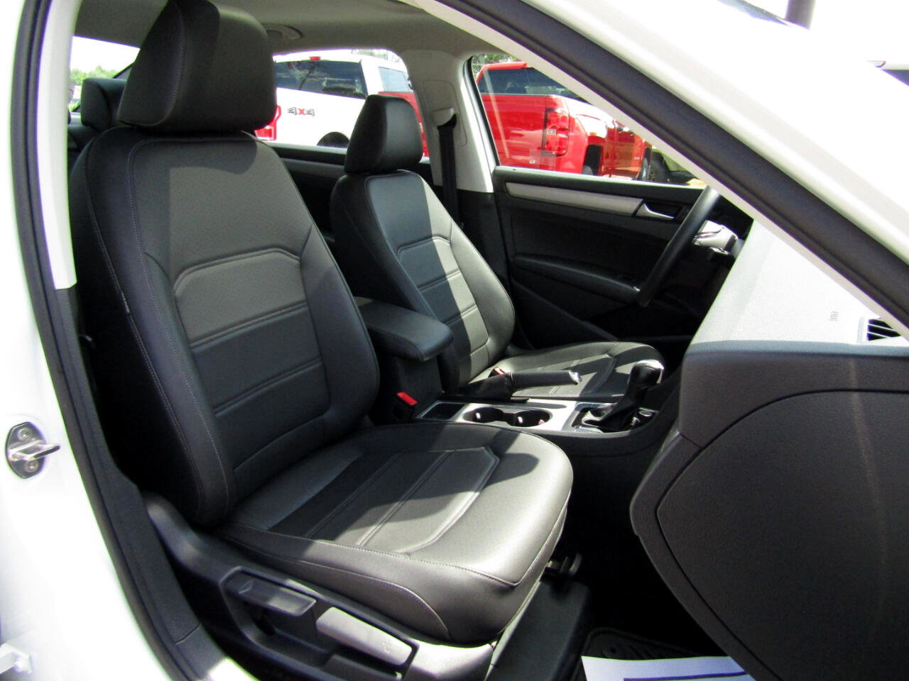 Used 2022 Volkswagen Passat 2.0T SE image 28