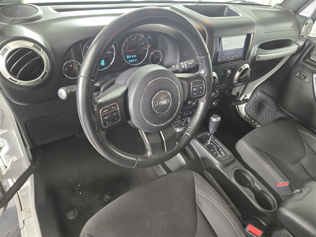 Used 2018 Jeep Wrangler Unlimited Sahara w/ Connectivity Group image 15