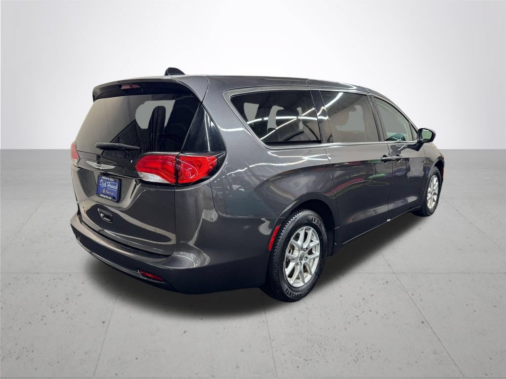 Used 2023 Chrysler Voyager LX FWD image 7