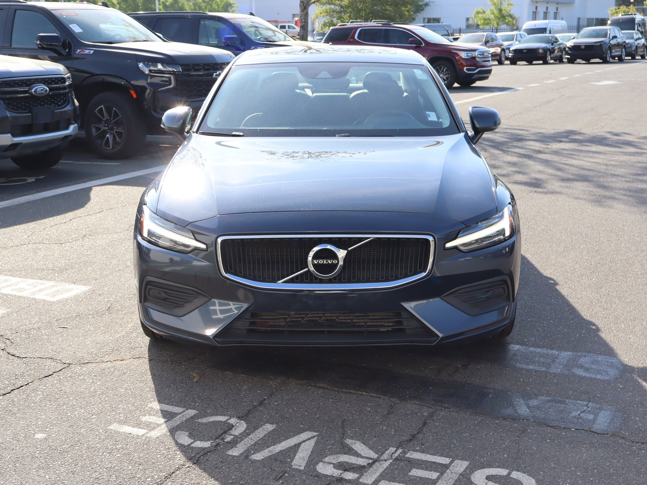 Used 2020 Volvo S60 T6 Momentum image 3