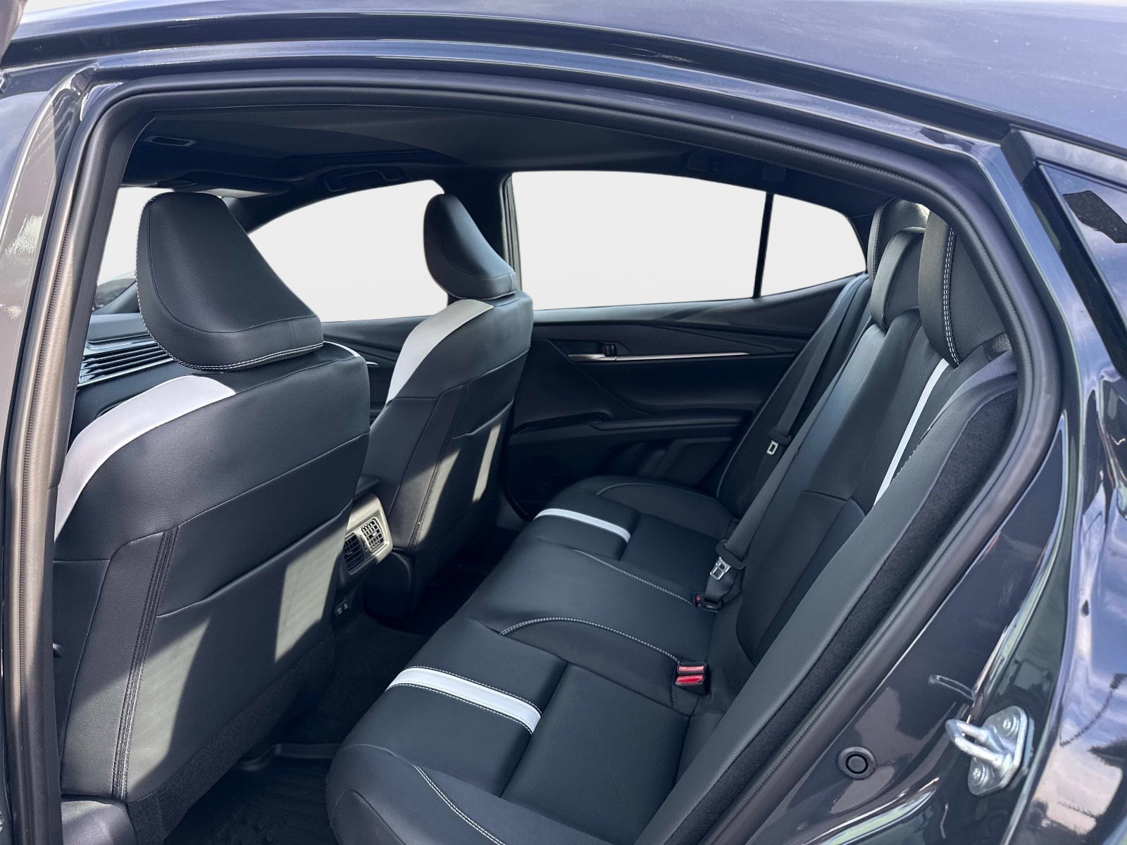 Used 2025 Toyota Camry SE w/ Multimedia Upgrade Package image 10