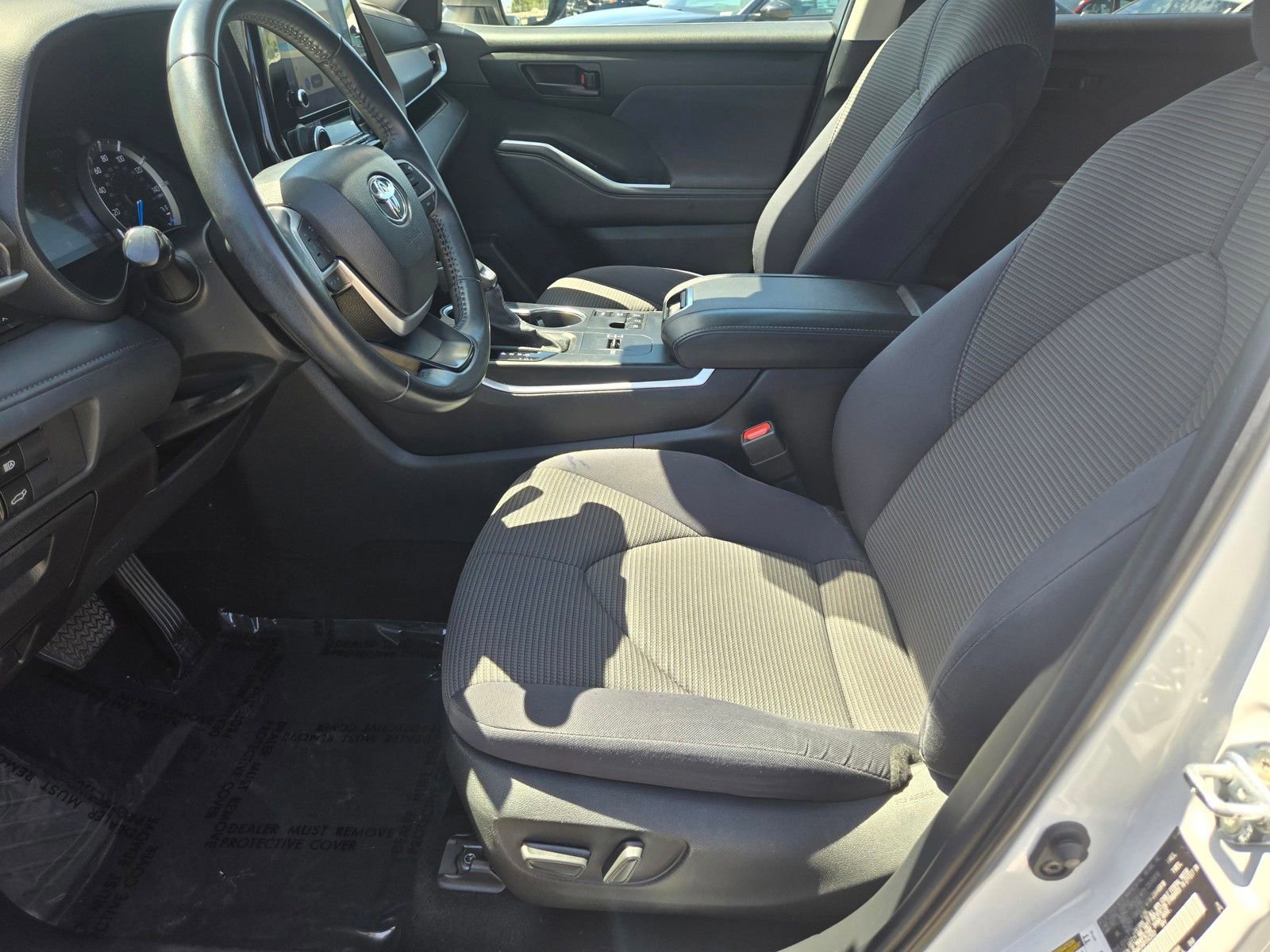 Used 2023 Toyota Highlander LE AWD/4WD image 12